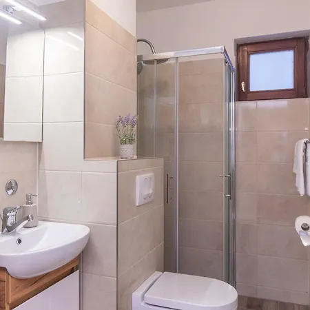 Laura Apartament