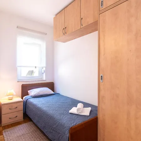 Laura Apartmán *